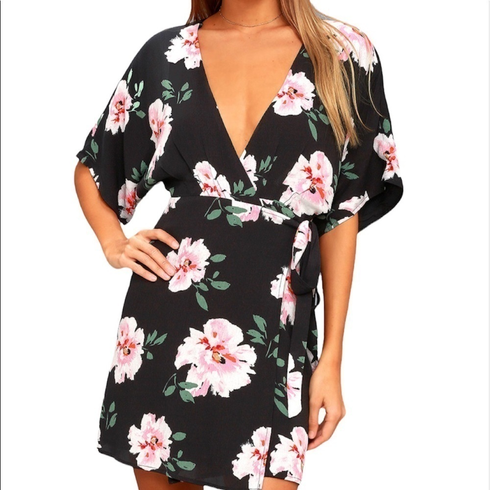 LULU’S NWT Take Me Bouquet Black Floral Wrap Dress Size Small in Floral Print